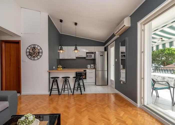 Mavarstica 16215b * 特罗吉尔