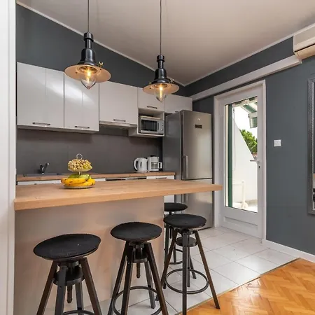 Apartment Mavarstica 16215b