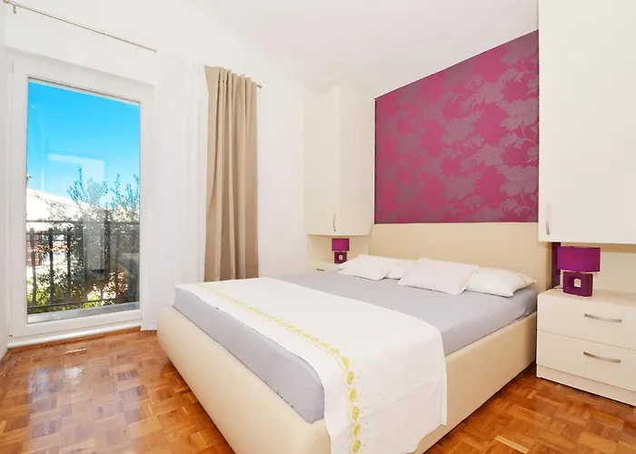 Apartment Mavarstica 16215b