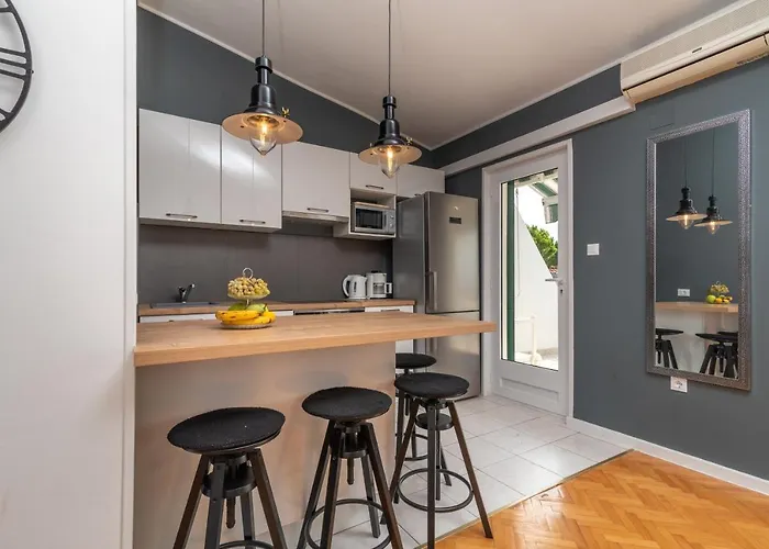 Apartment Mavarstica 16215b